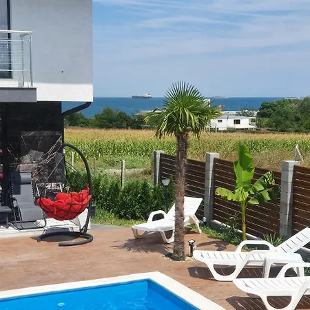 Apartment With Sea View Kraymorie