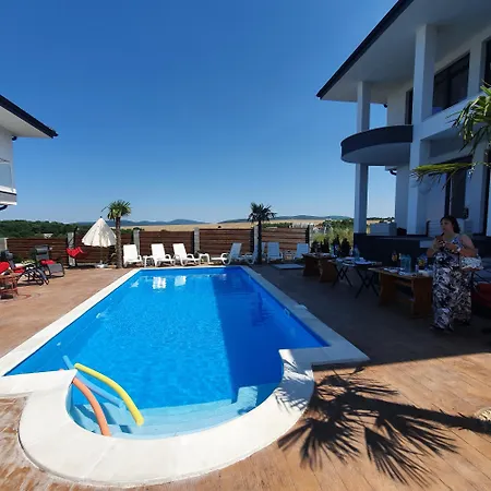 With Sea View Apartmán *